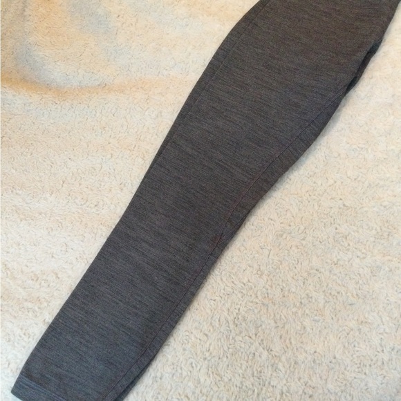 Lululemon High Rise Crop - Picture 6 of 7